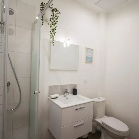 Grand Place - With 2 Bedrooms *