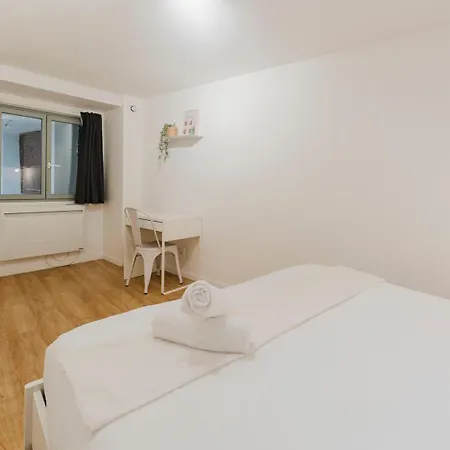 Grand Place - With 2 Bedrooms شقة